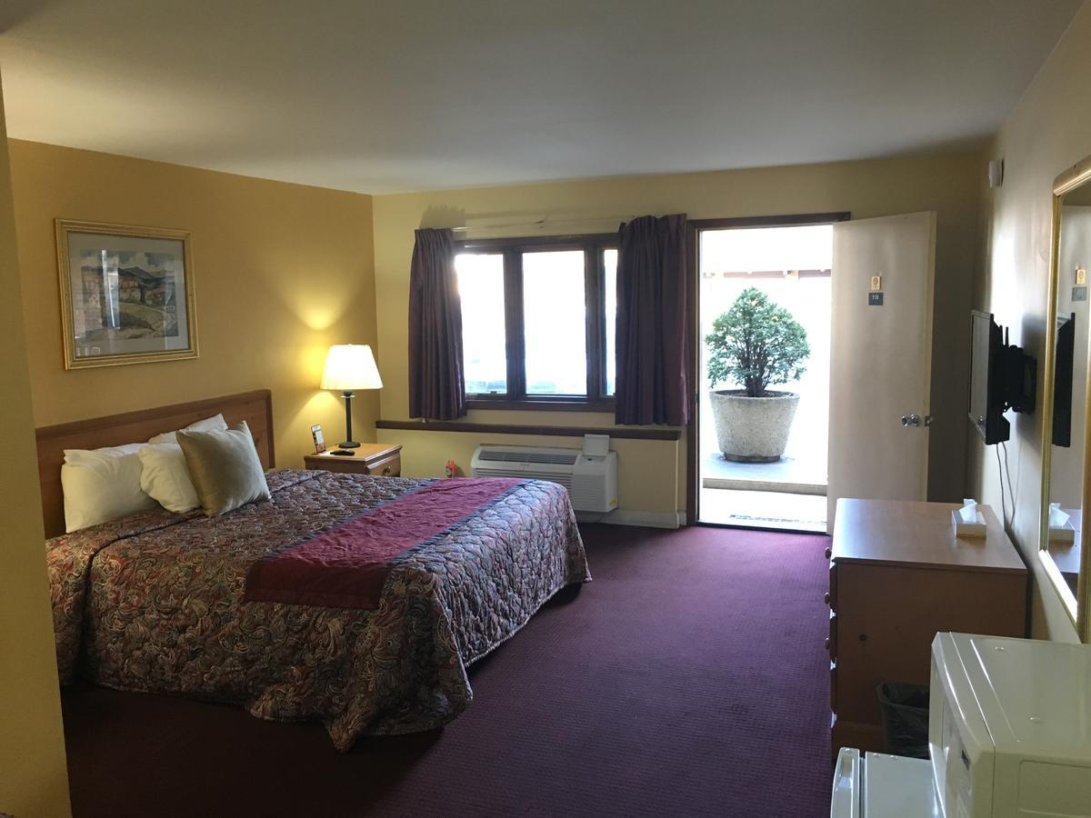 Midway Inn & Suites Oak Lawn Bagian luar foto