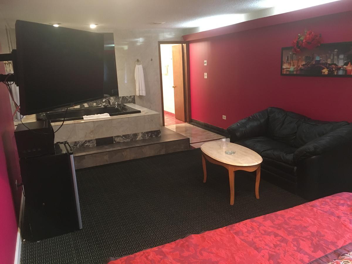 Midway Inn & Suites Oak Lawn Bagian luar foto